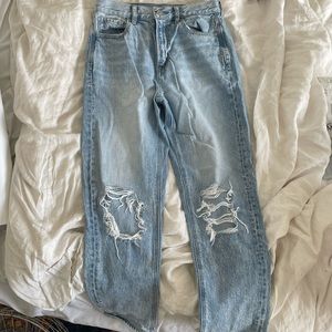 AE ripped light wash mom jean